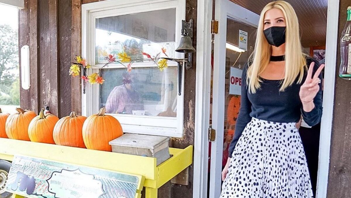 В белоснежном платье: Иванка Трамп показала элегантный образ – фото В белоснежном платье: Иванка Трамп показала элегантный образ – фото