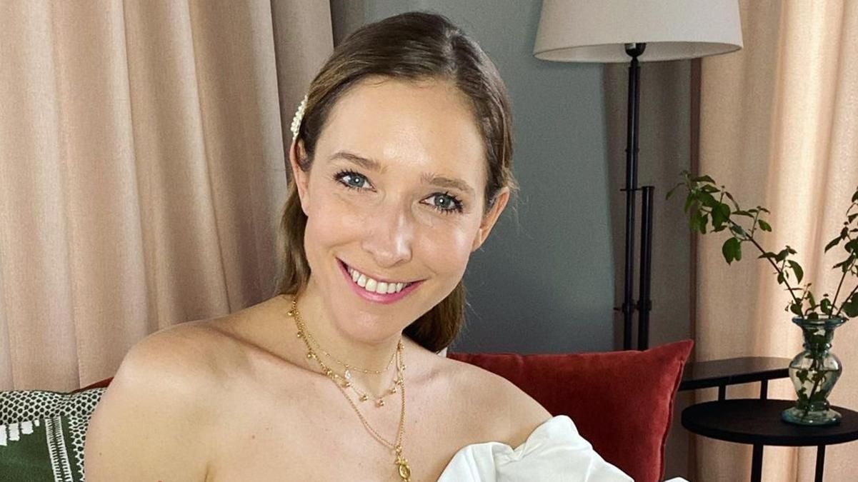 В футболке за 11 тысяч гривен: Катя Осадчая поразила брендовым образом – фото В футболке за 11 тысяч гривен: Катя Осадчая поразила брендовым образом – фото