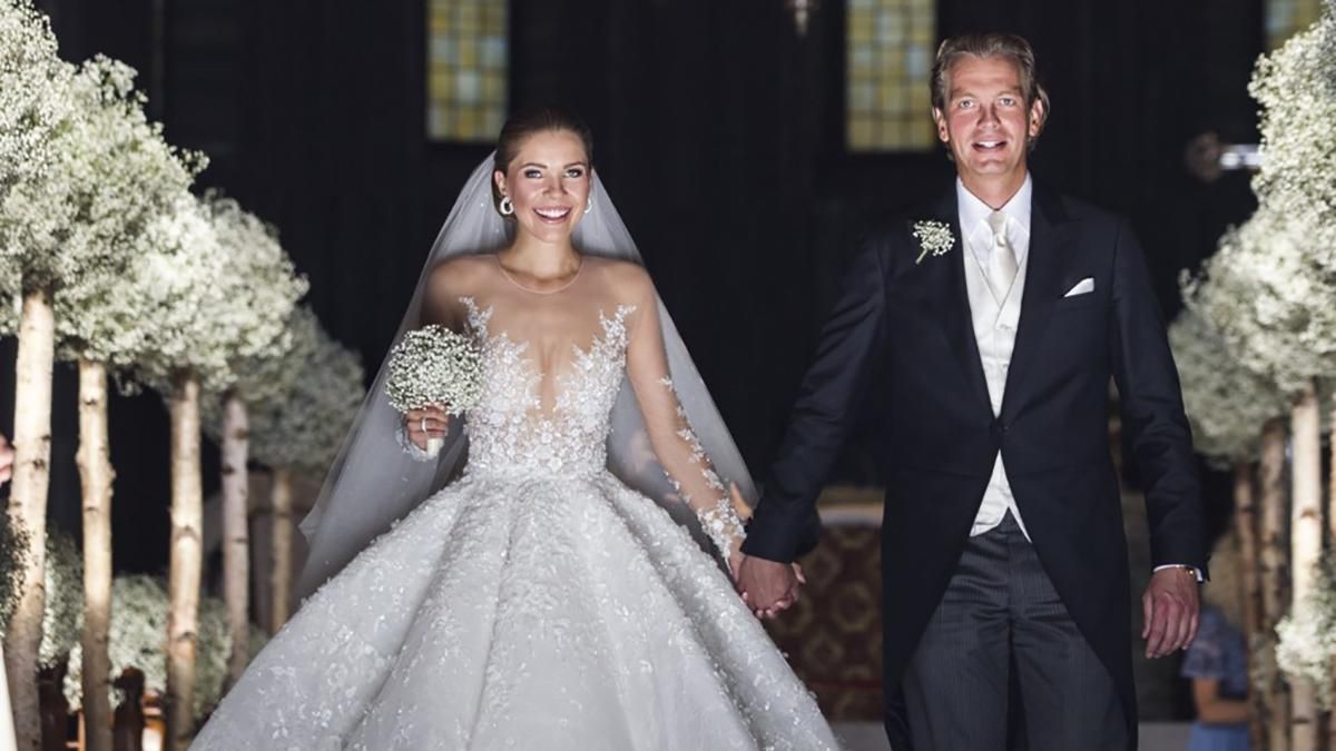 Добірка найдорожчих суконь знаменитостей Добірка найдорожчих суконь знаменитостей