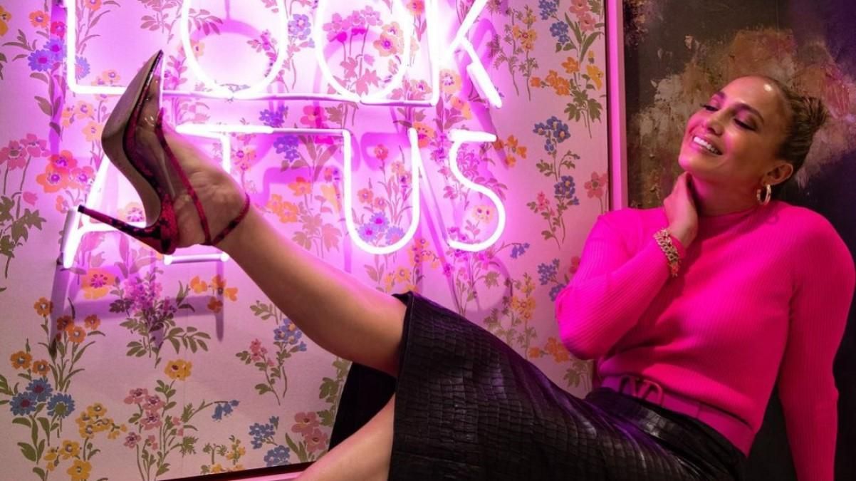 Безупречный офисный наряд Дженнифер Лопес: фото и видео Безупречный офисный наряд Дженнифер Лопес: фото и видео