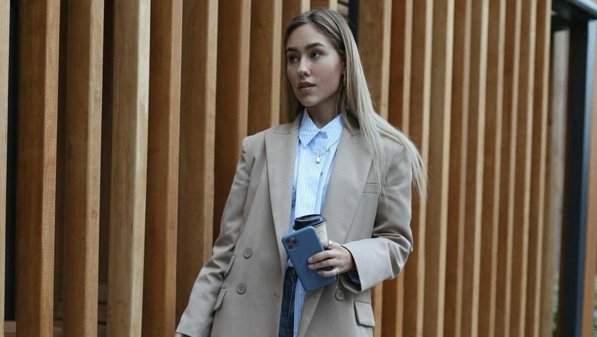 У довгій сорочці та масивних чоботах: Даша Квіткова вразила зухвалим образом У довгій сорочці та масивних чоботах: Даша Квіткова вразила зухвалим образом