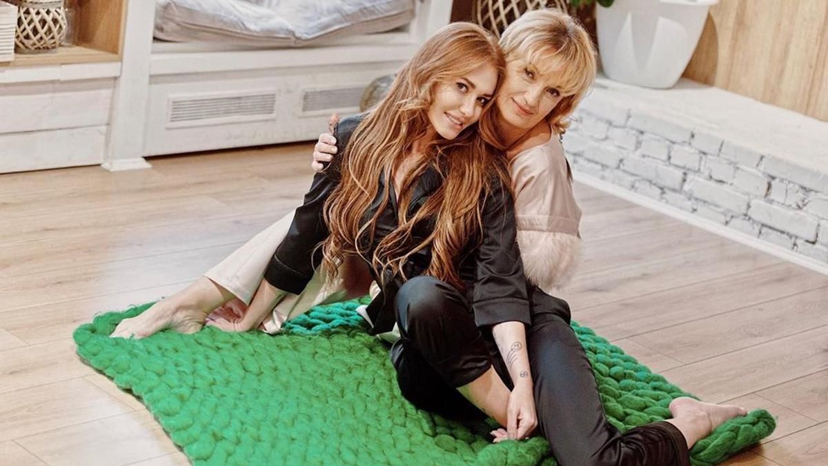 Слава Каминская с мамой Слава Каминская с мамой