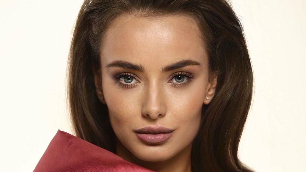 Холостячка Ксения Мишина очаровала нежным образом Холостячка Ксения Мишина очаровала нежным образом