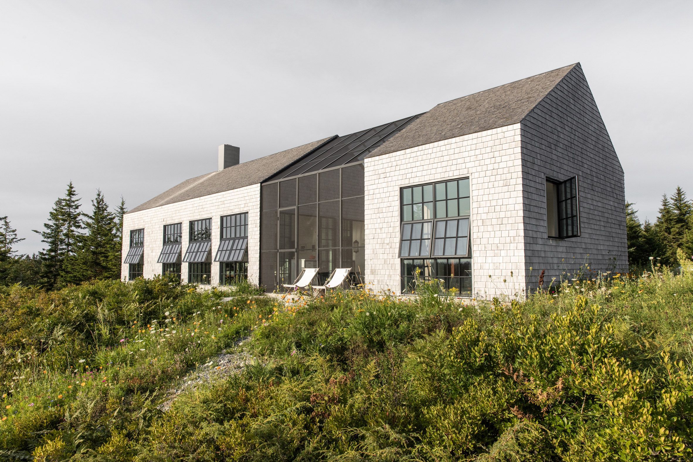 Галерея розділяє простір дому Галерея розділяє простір дому