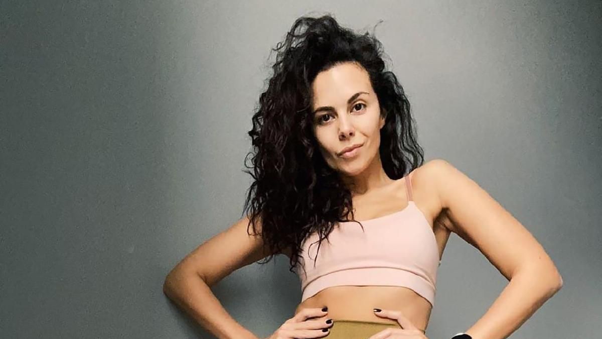 В топе и лосинах: Настя Каменских показала спортивный образ В топе и лосинах: Настя Каменских показала спортивный образ