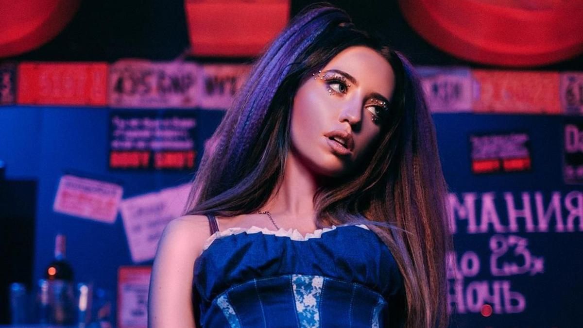 В кожаном наряде с сумкой Prada: дерзкая Надя Дорофеева покорила сеть в образе шатенки В кожаном наряде с сумкой Prada: дерзкая Надя Дорофеева покорила сеть в образе шатенки