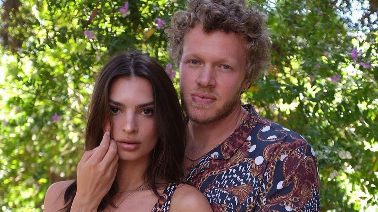 Вагітна Емілі Ратажковські з коханим Вагітна Емілі Ратажковські з коханим