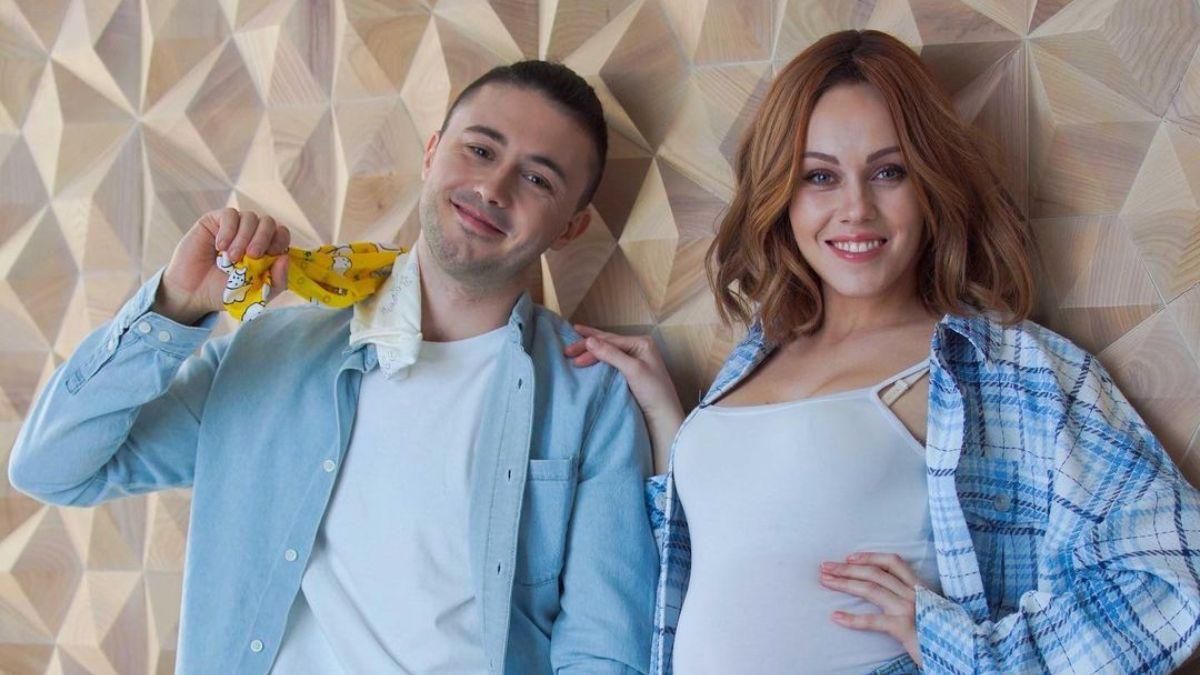 Alyosha розсмішила мережу кумедним сімейним фото Alyosha розсмішила мережу кумедним сімейним фото