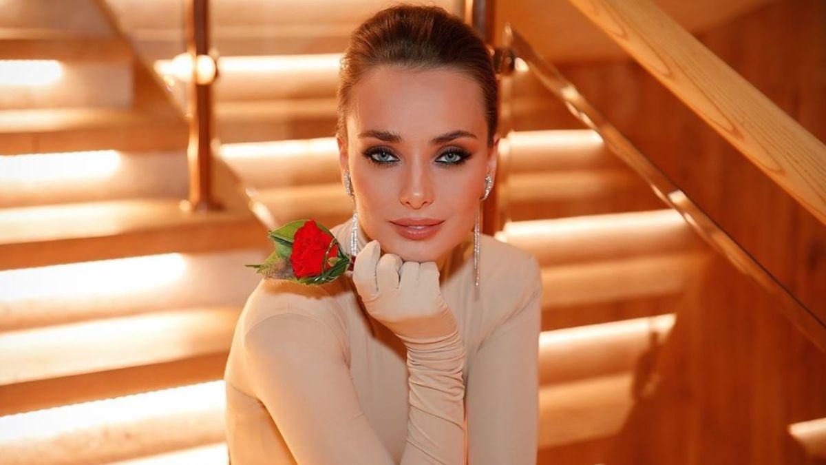 Холостячка Ксения Мишина поразила соблазнительным образом Холостячка Ксения Мишина поразила соблазнительным образом