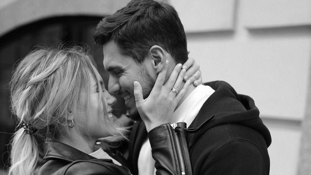 Даша Квіткова поділилася чуттєвим фото з Нікітою Добриніним Даша Квіткова поділилася чуттєвим фото з Нікітою Добриніним