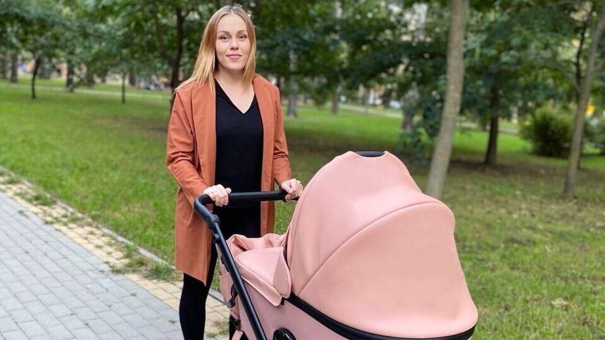 Alyosha замилувала мережу світлиною з маленькою донечкою Alyosha замилувала мережу світлиною з маленькою донечкою