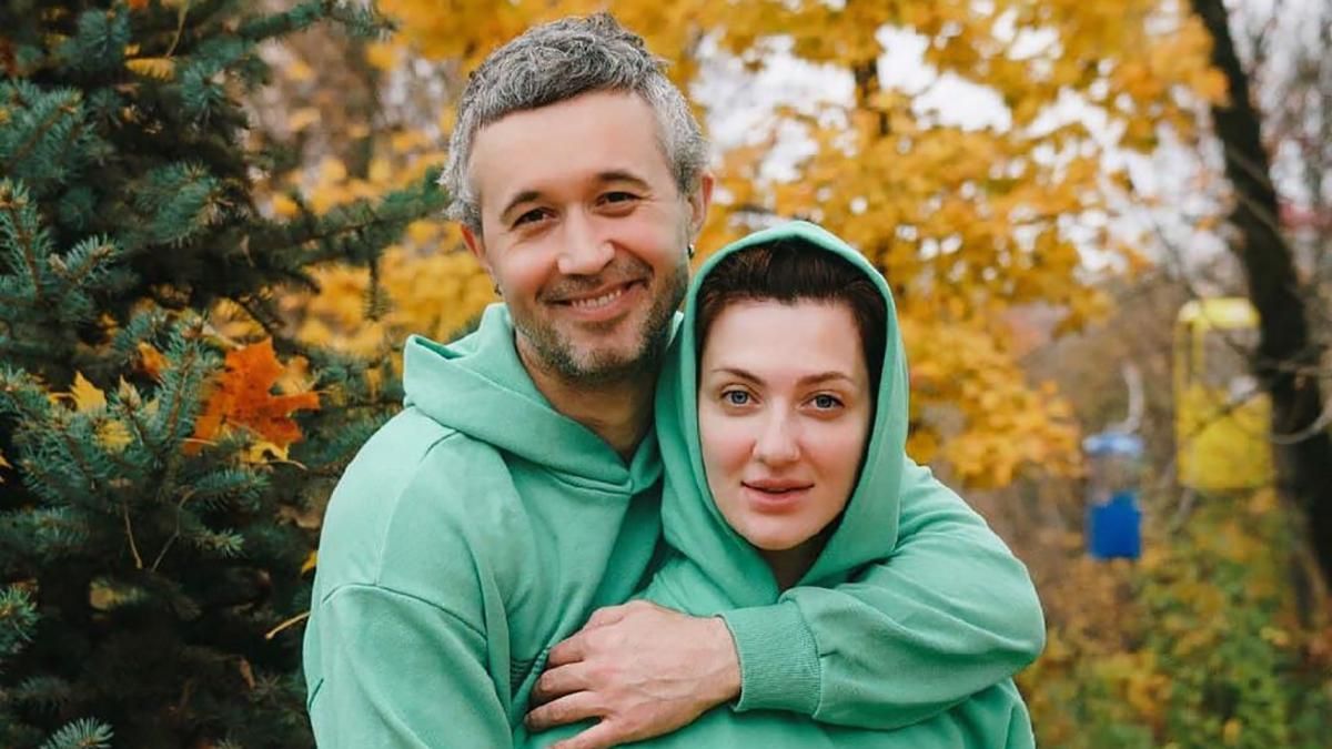 Осенний couple look: Сергей и Снежана Бабкин очаровали общим образом – фото