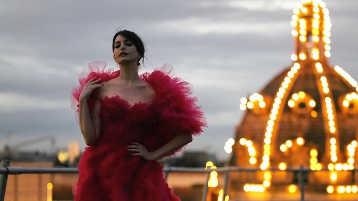 Энн Хэтэуэй: стильные образы в фильмах Энн Хэтэуэй: стильные образы в фильмах