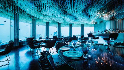 Вечеря на глибині моря: фото інтер'єру розкішного підводного ресторану на Мальдівах
