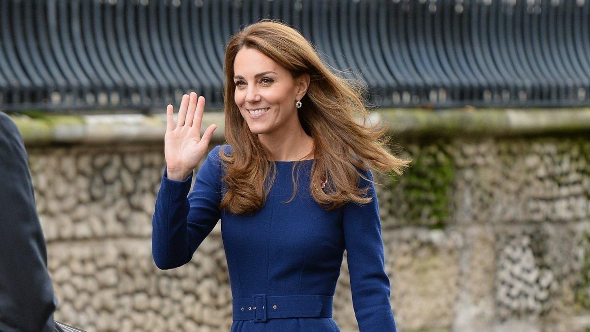 В жакете от Zara: Кейт Миддлтон продемонстрировала безупречный образ – видео В жакете от Zara: Кейт Миддлтон продемонстрировала безупречный образ – видео