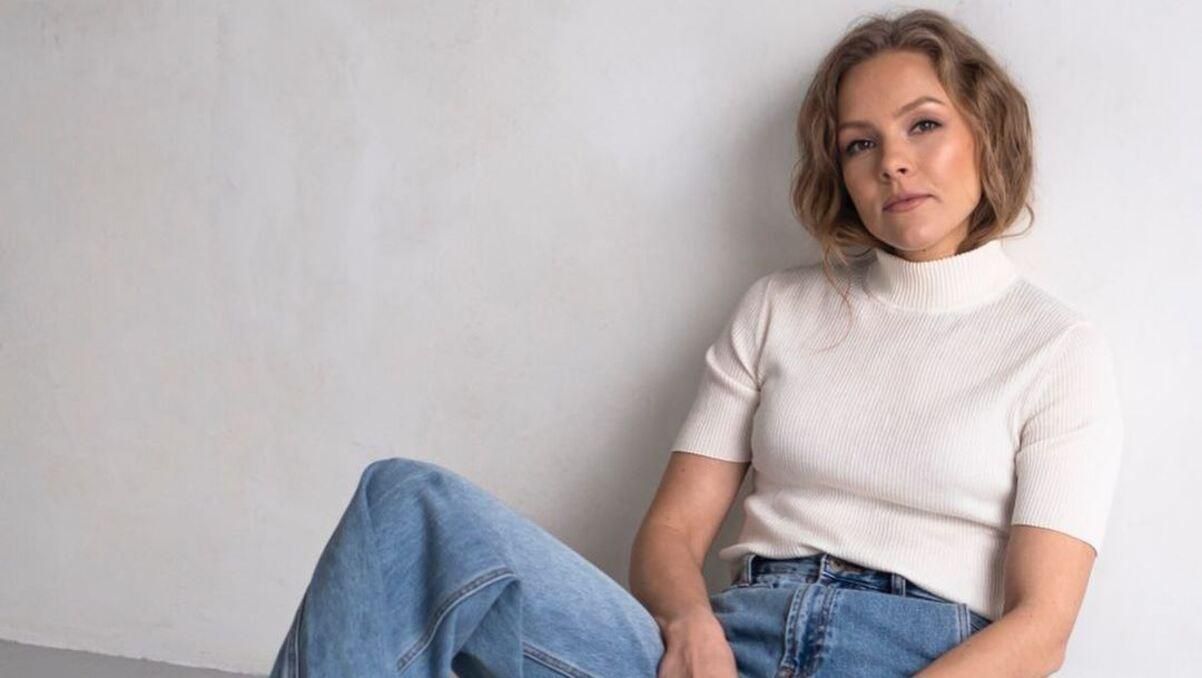 Алена Шоптенко показала стильный осенний образ в пуховике и джинсах: фото Алена Шоптенко показала стильный осенний образ в пуховике и джинсах: фото