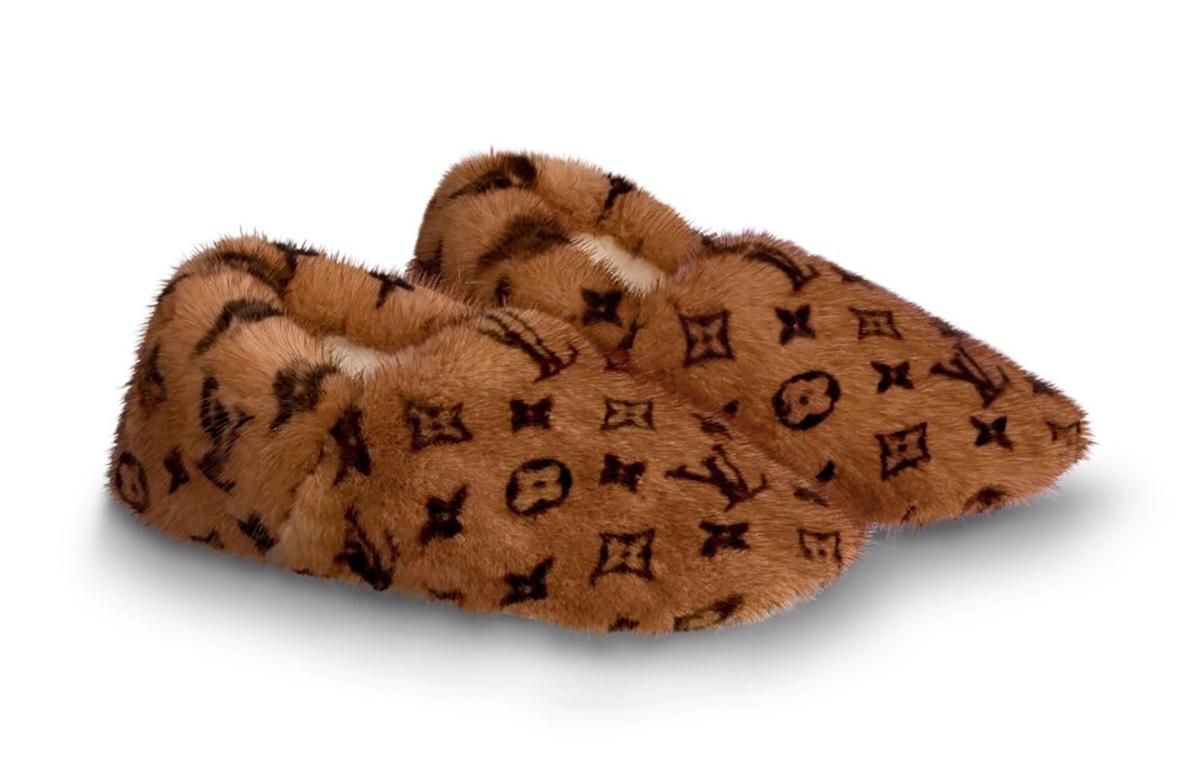 Louis Vuitton представил домашние тапочки за 2 тысячи долларов: фото Louis Vuitton представил домашние тапочки за 2 тысячи долларов: фото