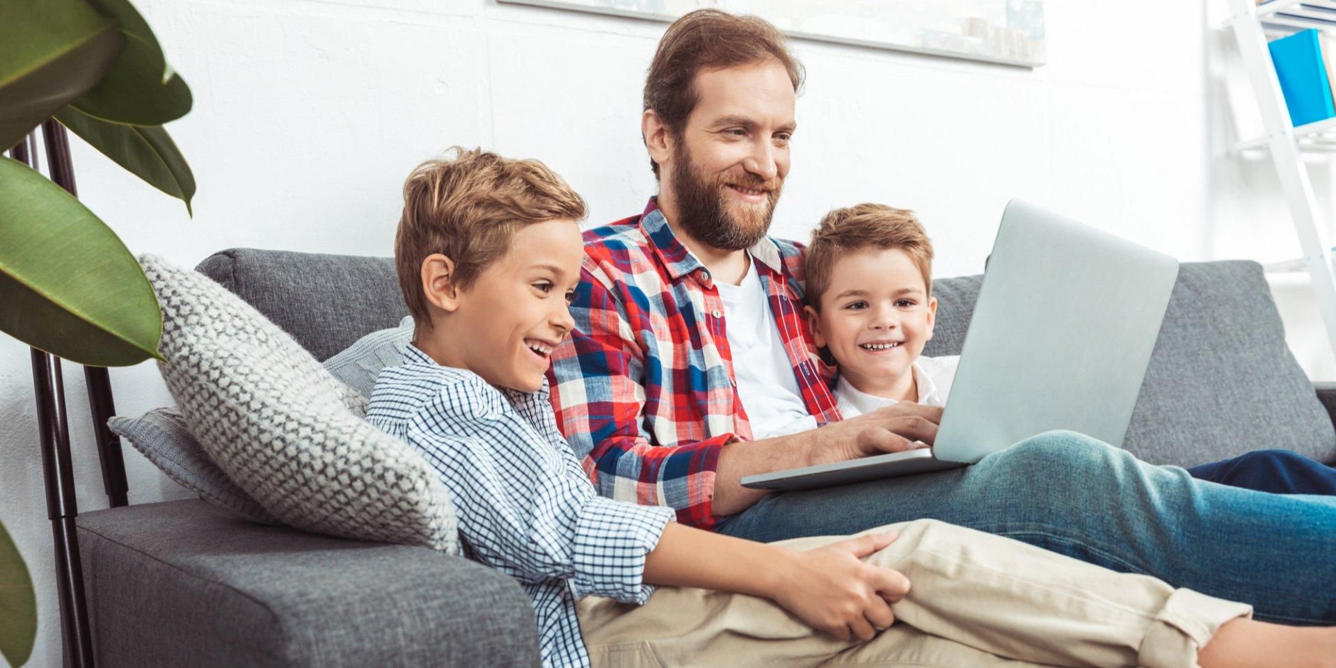 Картинки с Днем сыновей 2020 – поздравления в открытках с Днем сыновей Картинки с Днем сыновей 2020 – поздравления в открытках с Днем сыновей