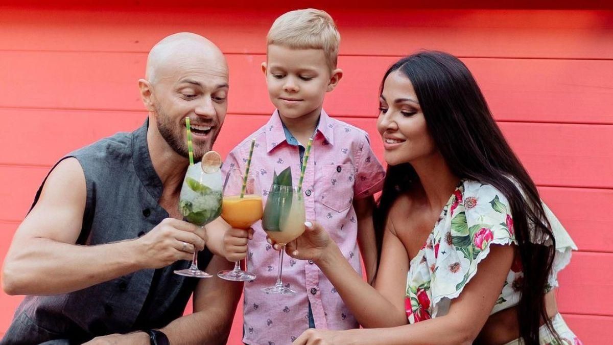 Влад Яма поділився рідкісним фото з сином, де показав його обличчя Влад Яма поділився рідкісним фото з сином, де показав його обличчя