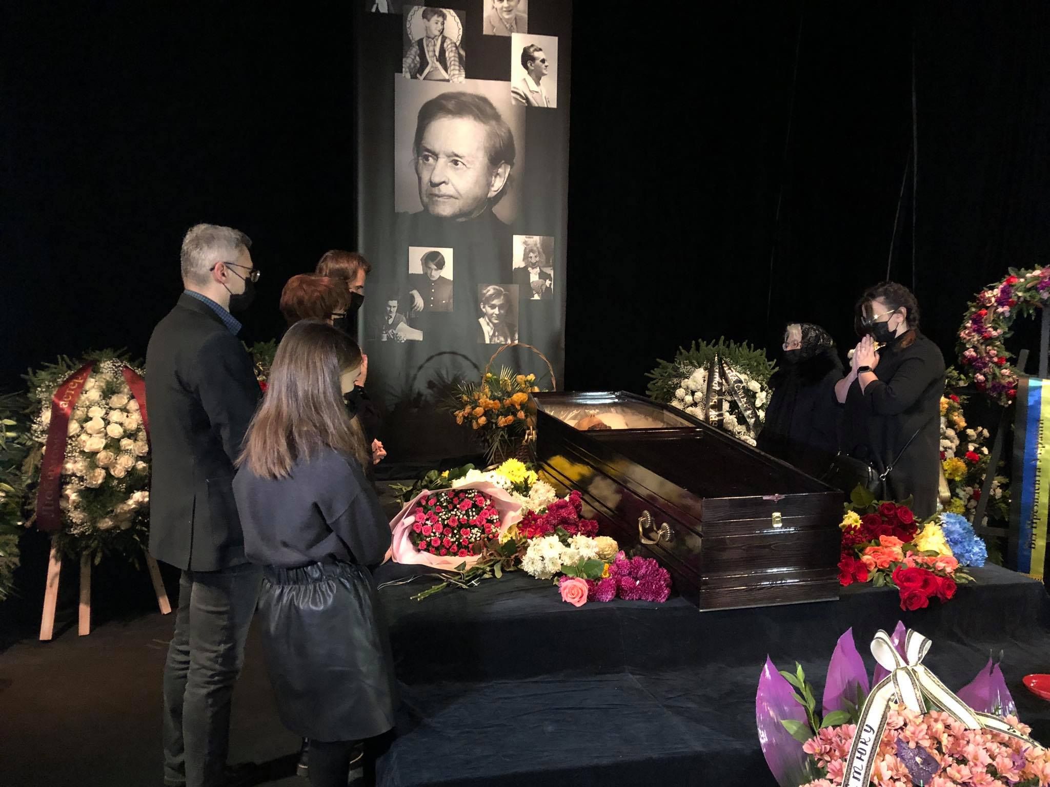 Похороны Романа Виктюка во Львове: фото с похорон 23 ноября 2020
