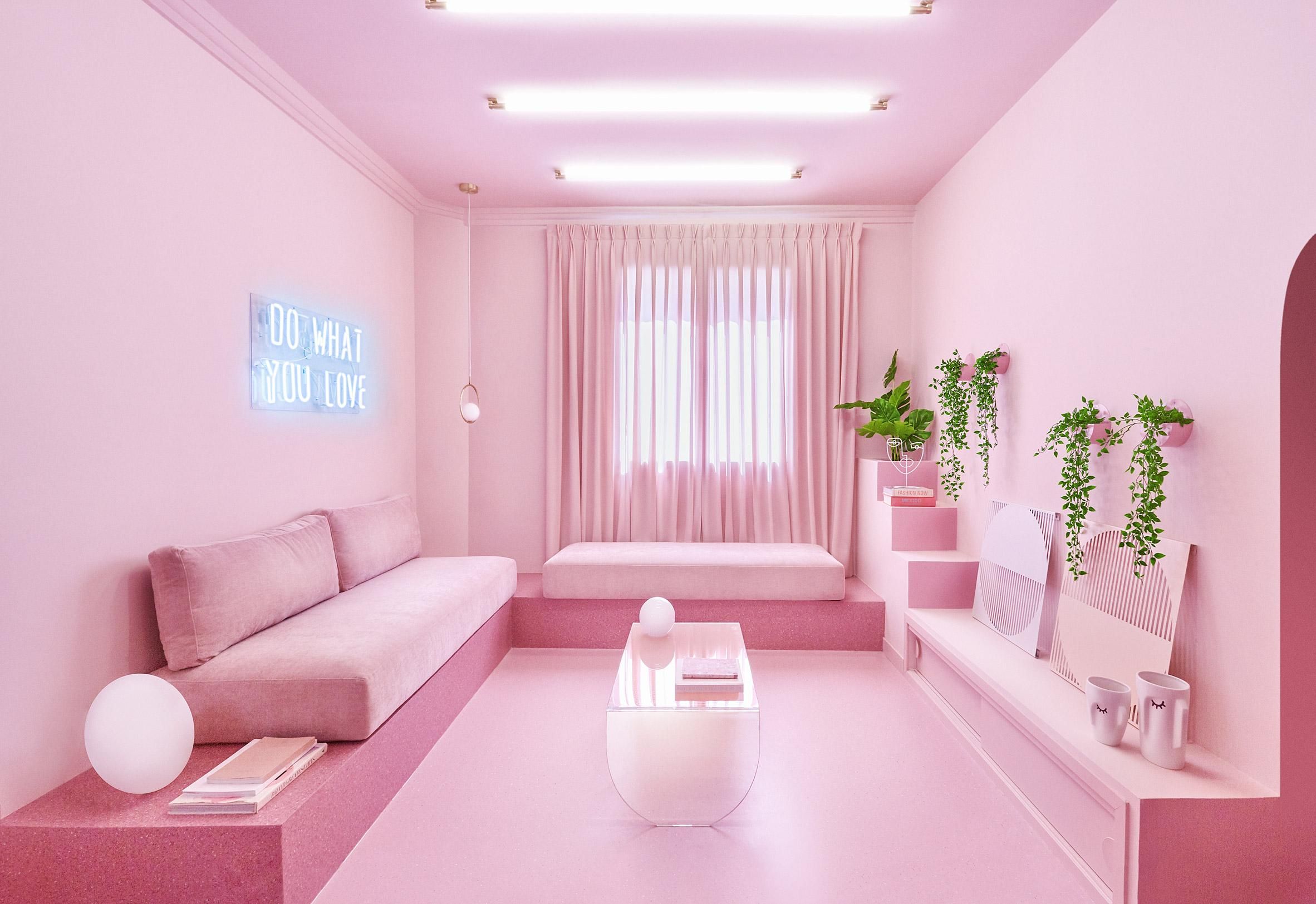 Полностью розовая квартира в Мадриде