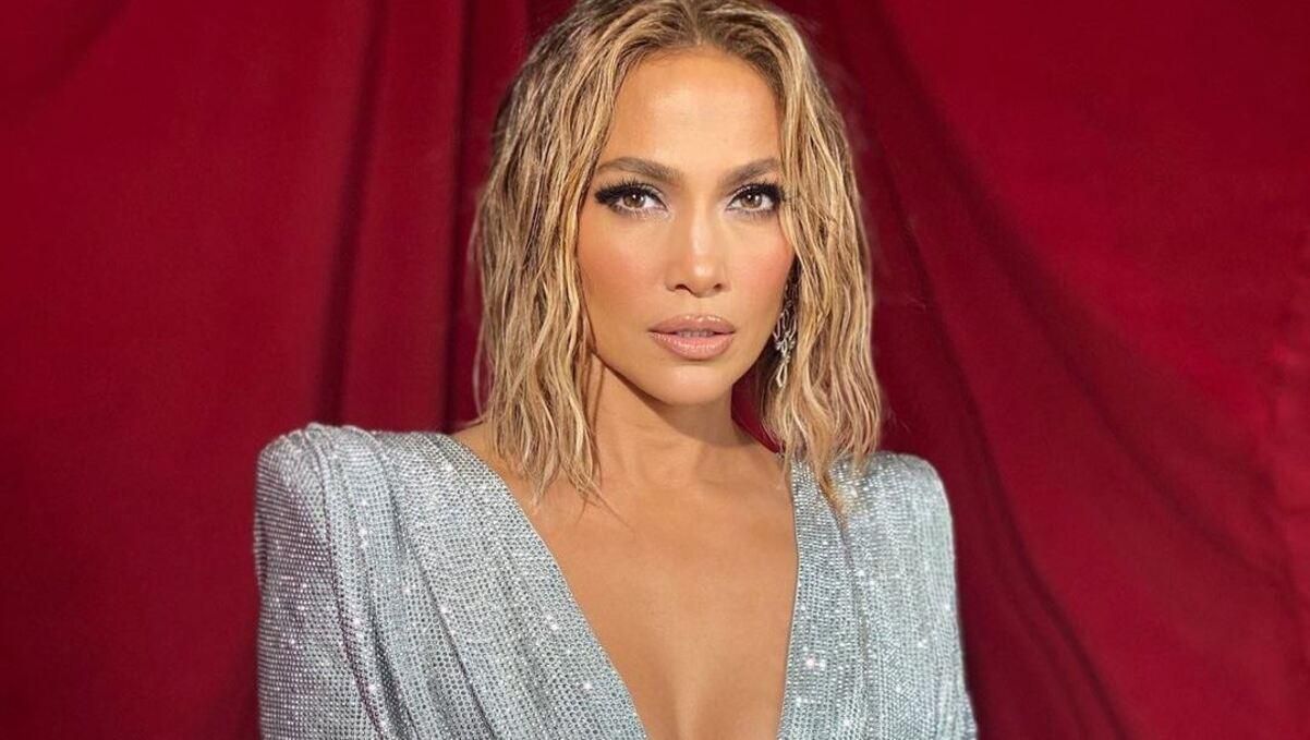 Дженніфер Лопес вразила образом Дженніфер Лопес вразила образом