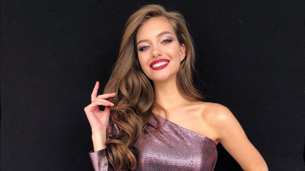 Жена Дмитрия Комарова покорила стильным образом Жена Дмитрия Комарова покорила стильным образом