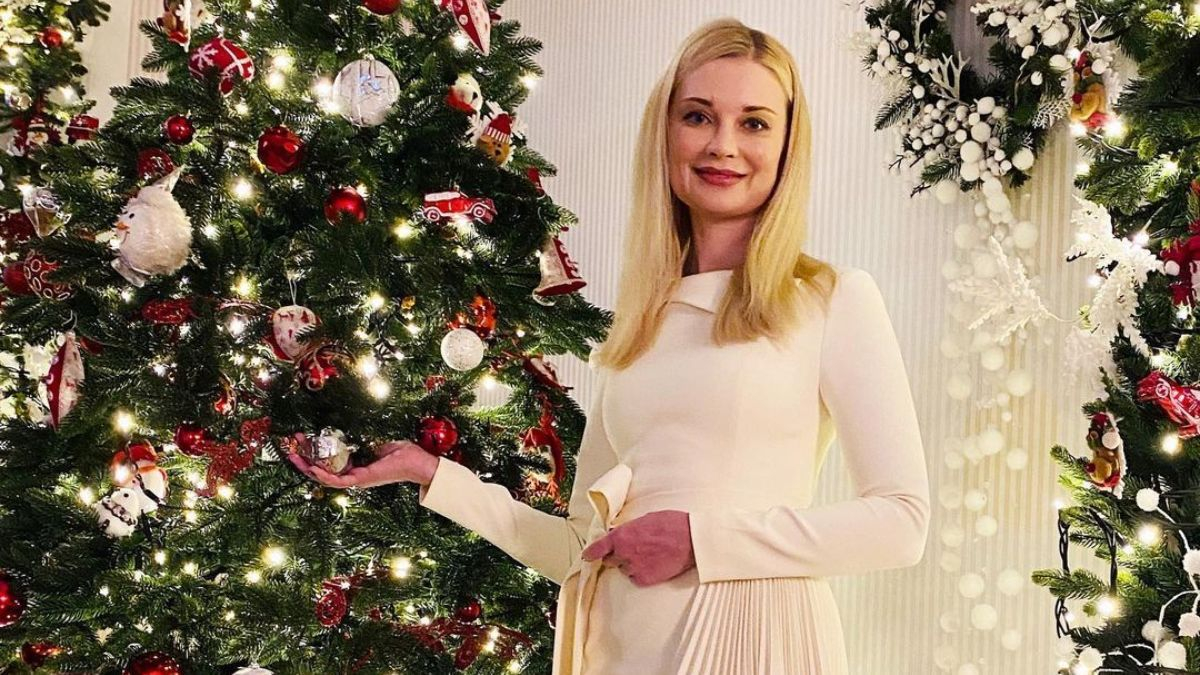 Лидия Таран очаровала нежным образом возле новогодней елки