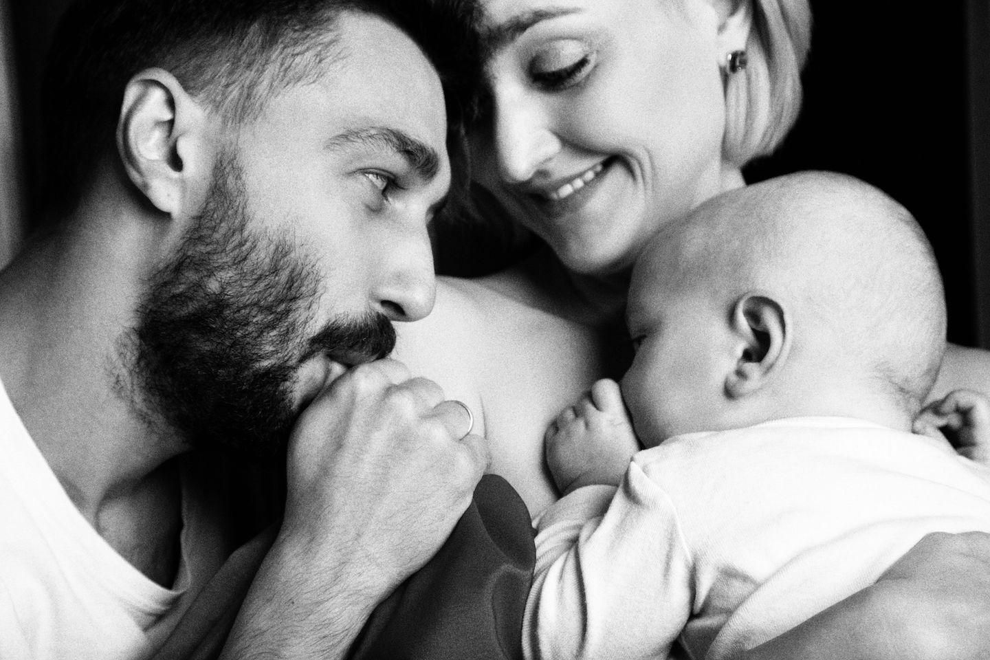 Вера Кекелия снялась в невероятной фотосессии с мужем и сыном: чувственные кадры
