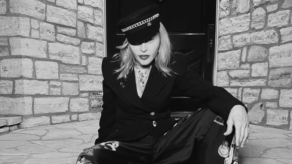 Мадонна у капелюсі українського дизайнера