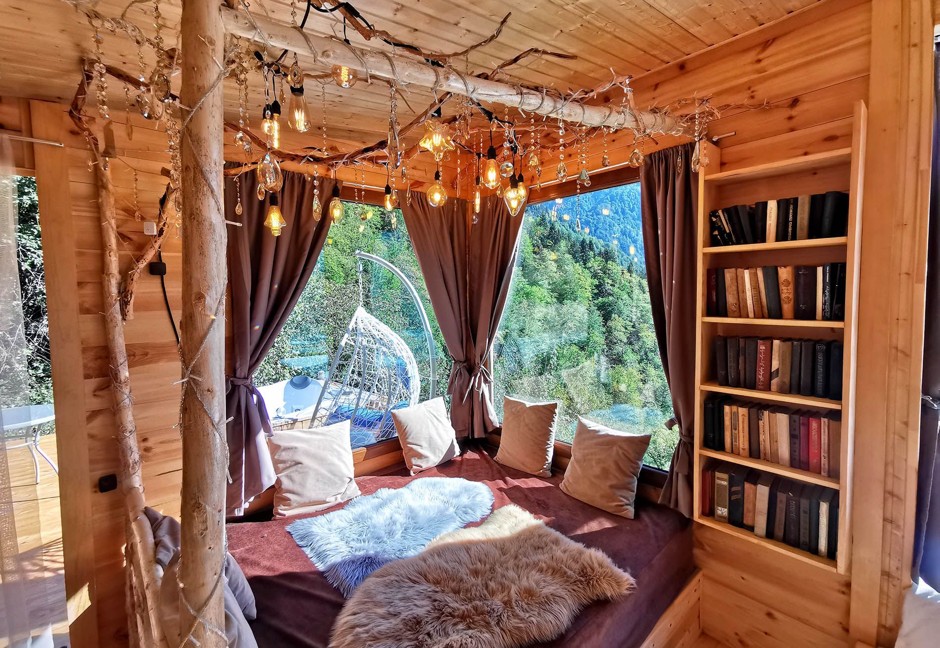 Отель в Грузии со стеклянными стенами Отель в Грузии со стеклянными стенами