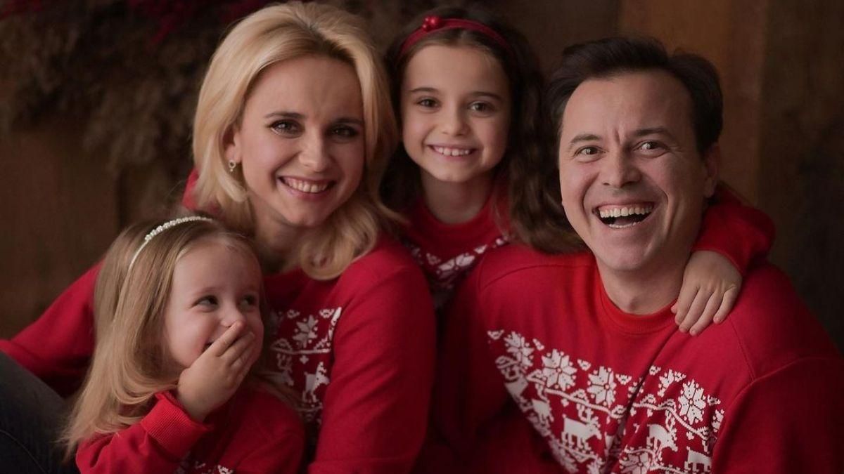 Лилия Ребрик с мужем и дочками Лилия Ребрик с мужем и дочками