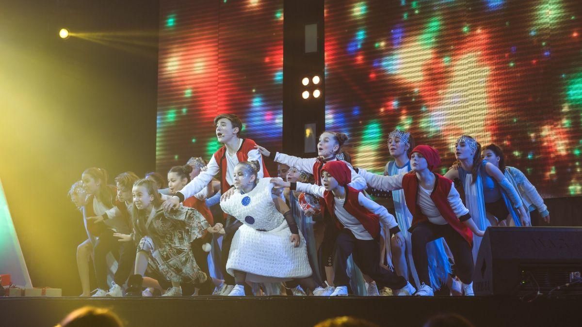 Кадр з мюзиклу Фабрика Санти Кадр з мюзиклу Фабрика Санти