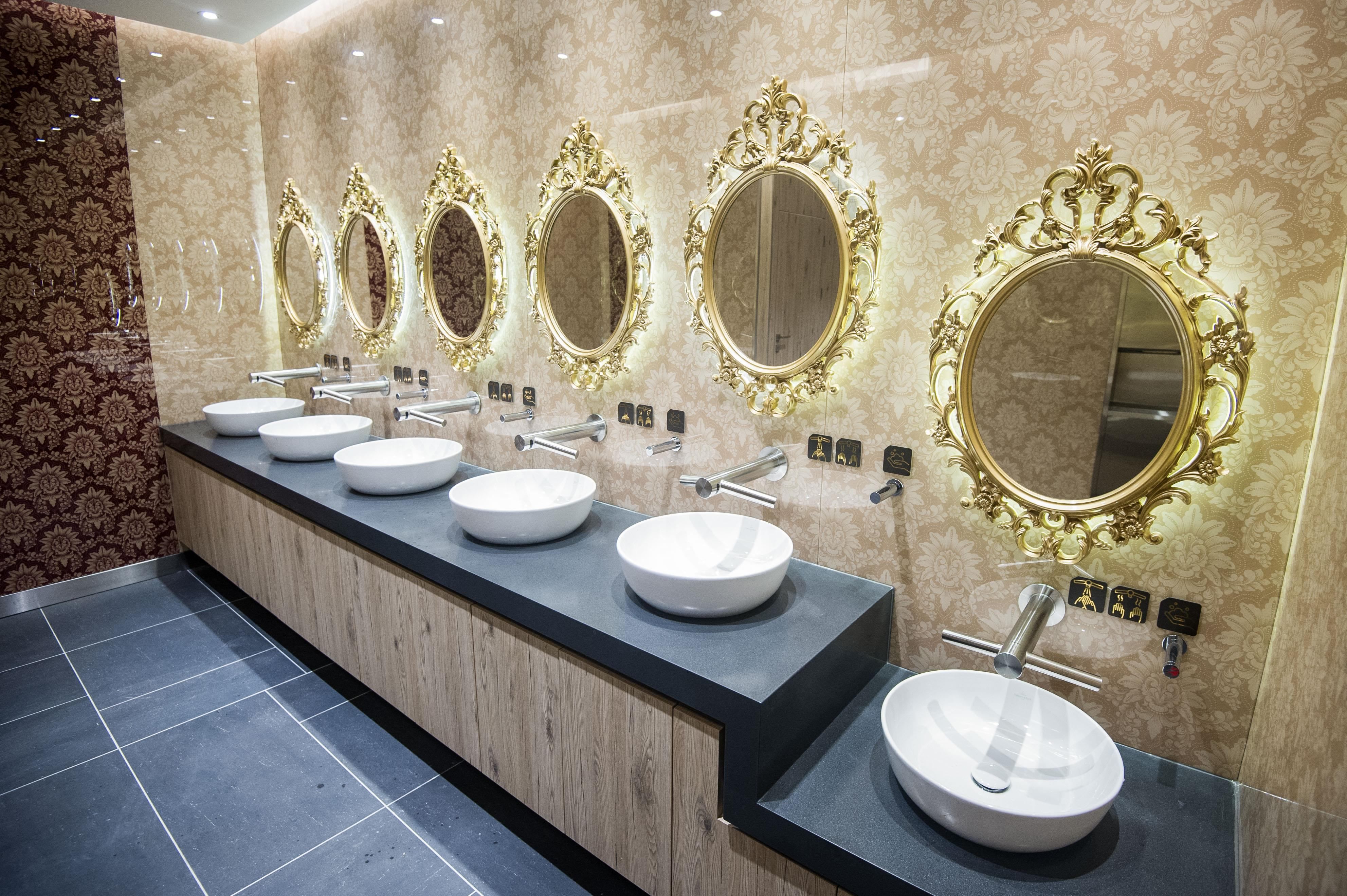 Туалет в королевском стиле Туалет в королевском стиле