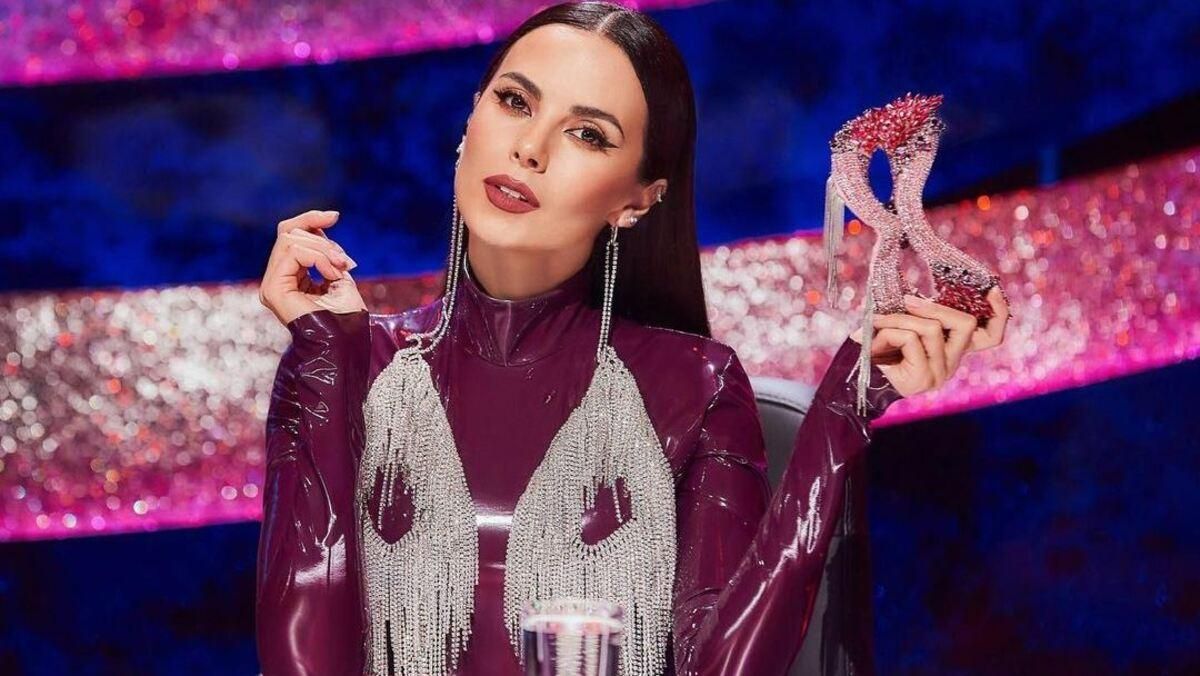 В кожаном платье: Настя Каменских покорила смелым образом – фото В кожаном платье: Настя Каменских покорила смелым образом – фото