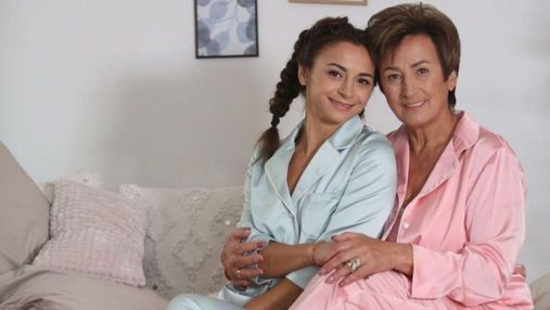 Мама Ілони Гвоздьової збільшила губи: відео з косметологічного кабінету 