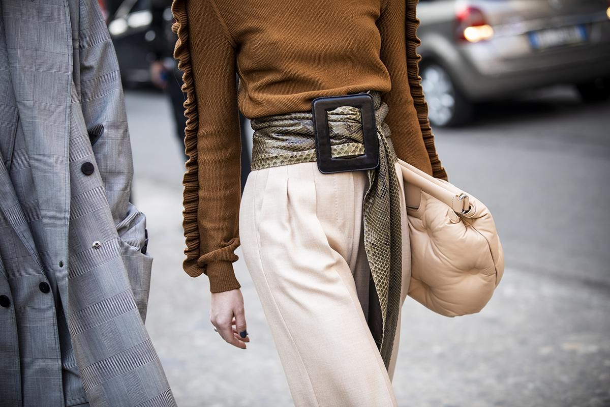 Найкращі ідеї носіння пояса у фотографіях Найкращі ідеї носіння пояса у фотографіях