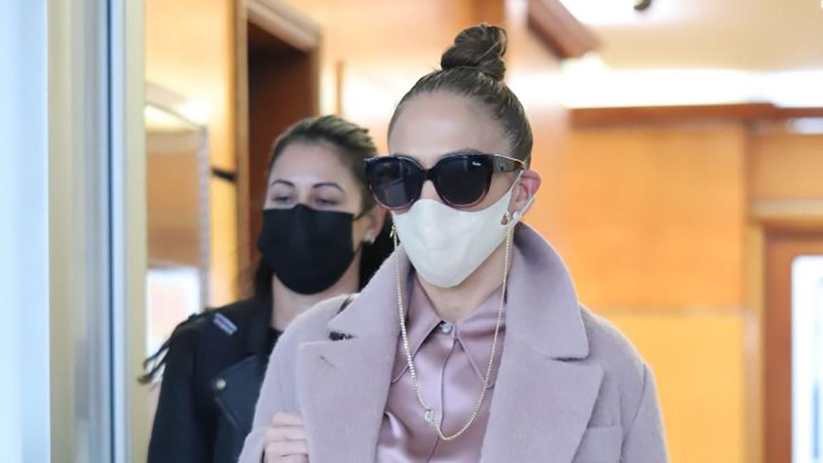 Дженнифер Лопес учит стильно одеваться зимой Дженнифер Лопес учит стильно одеваться зимой