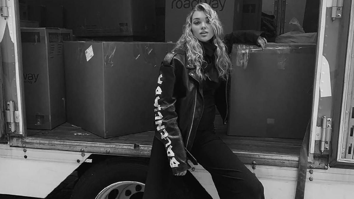 Эльза Хоск демонстрирует черный стильный образ Эльза Хоск демонстрирует черный стильный образ