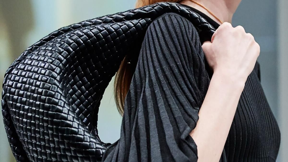 Сумка хобо - головний аксесуар 2021 року Сумка хобо - головний аксесуар 2021 року