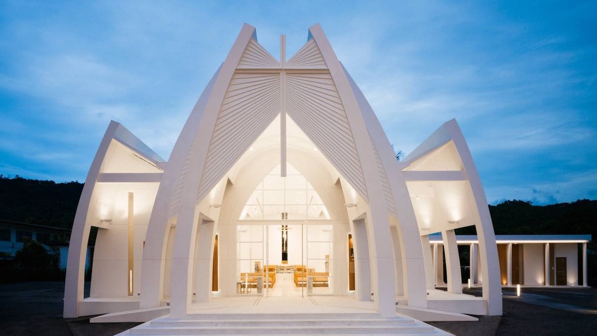 В Таиланде построили современную церковь в форме рук: фото