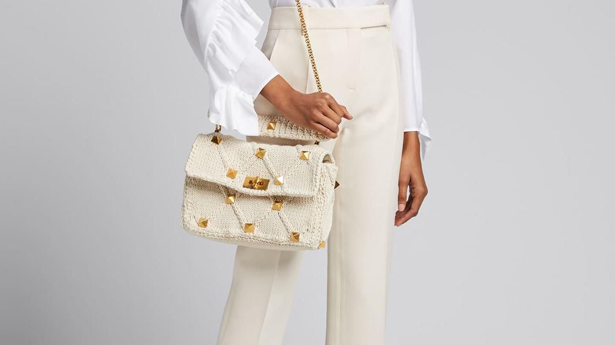 Трендовая сумка Valentino: как носят инстаграм-трендсеттеры аксессуар за 98 тысяч гривен Трендовая сумка Valentino: как носят инстаграм-трендсеттеры аксессуар за 98 тысяч гривен