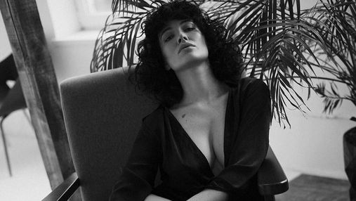 Даша Астаф'єва оголила великі груди у відвертому халатику: спекотне фото 18+