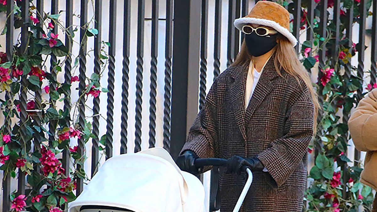 Джіджі Хадід вийшла на прогулянку з донькою Джіджі Хадід вийшла на прогулянку з донькою