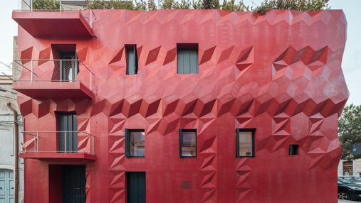 Криваво-червоний дім для художників: фото сучасної резиденції в Італії