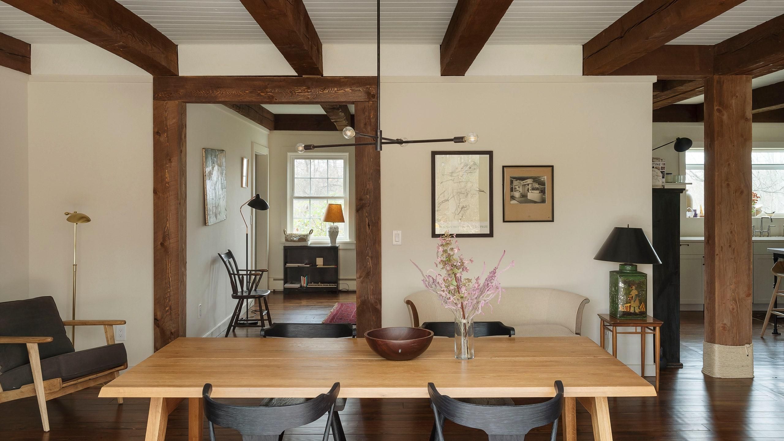 Білий рояль на фермі: як виглядає заміський будинок пари акторів у США Білий рояль на фермі: як виглядає заміський будинок пари акторів у США