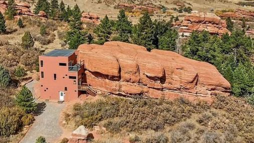 У США продають скелю: в ній розмістили сучасний будинок – фото
