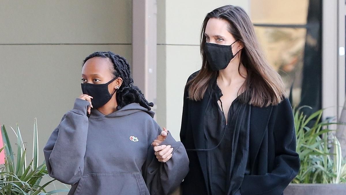 Черный total look: Анджелина Джоли продемонстрировала стильный образ в Лос-Анджелесе