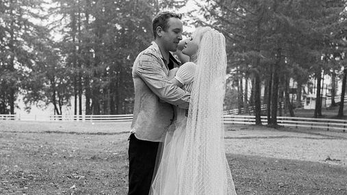 Памела Андерсон тайно вышла замуж за своего телохранителя: свадебные фото