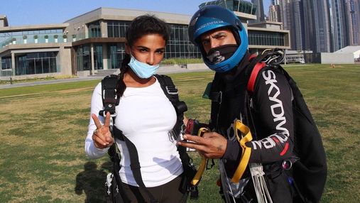 Стрибнула з парашутом: Санта Дімопулос показала екстремальні розваги в Дубаї – фото та відео